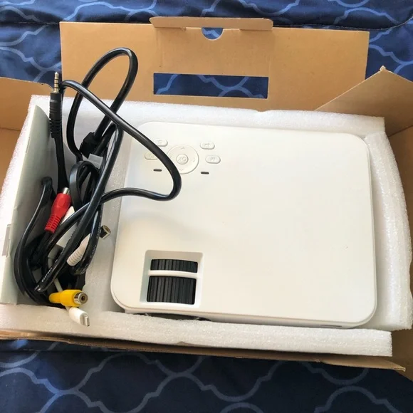 Projector - Picture 4 of 4